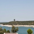 Una urbanización de lujo se adueña ilegalmente de un tramo de costa interior de ZEPA en Extremadura