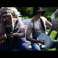 'Steve'n'Seagulls': La banda de granjeros que toca covers de metal con instrumentos poco convencionales