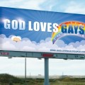 Una valla publicitaria: ¡Dios ama a los gais!, estará visible durante un año frente a una iglesia homófoba