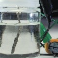 Cientíticos de Stanford desarrollan un separador de agua que funciona en una batería AAA ordinaria [eng]
