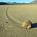 Por vez primera logran grabar el movimiento de las 'piedras errantes' de Death Valley (ing)