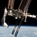 Espectacular fotografía del transbordador Endeavour acoplado la Estación Espacial Internacional en su última misión