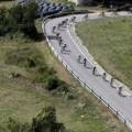 Fallece un motorista de la Guardia Civil en plena etapa de la Vuelta