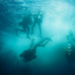 Un submarinista egipcio bate el récord del mundo de profundidad