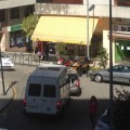 El ‘multamóvil’ (Vigo) circula en sentido contrario por la Plaza Elíptica para multar a un coche