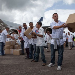 En la respuesta médica al Ébola, Cuba está golpeando muy por encima de su peso (eng)