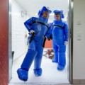 Epidemia de Ébola: Trajes de protección y salas de aislamiento - Los Hospitales de Europa se preparan