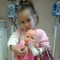 Los familiares de una niña de cinco años de Ortuella (Bizkaia) piden un donante para un trasplante de médula urgente