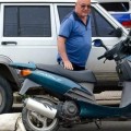 Indignación en Córdoba por un hombre que arrastró a su perro con la moto