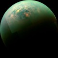 Cassini capta soleados mares en Titán (ING)