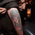 La excéntrica moda de tatuarse a El Nota