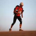 El corredor de maratón extrema que bebió orina y sangre de murciélago para sobrevivir