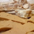 Cómo hacer turrón en el microondas y 5 recetas para reciclar turrón en Navidad