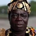 Rey africano gobierna a su pueblo vía Skype desde Alemania