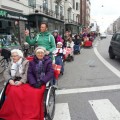 Ciclistas que sacan a los ancianos del asilo