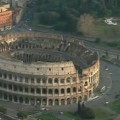 Multan a turista con 20.000 euros por hacer un grabado en el Coliseo