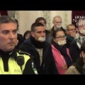 Desempleados toman el Pleno de Cádiz contra el PP al grito de "no nos representan"