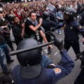 Las redes sociales movilizan a una multitud en Barcelona tras la emisión de 'Ciutat Morta'