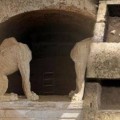 Hallados restos óseos de al menos cinco personas en la magnífica tumba de Anfípolis, Grecia [ENG]