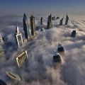 Espectaculares imágenes muestran los edificios más altos del mundo en medio de la niebla (10 Fotos)