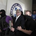 Los neonazis de Amanecer Dorado, tercera fuerza en Grecia, siguen en el parlamento