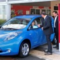 Francia quiere dar 10.000 euros por la compra de un coche eléctrico si se entrega a cambio un diésel