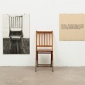 El arte de lo cotidiano: una y tres sillas