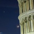 Venus, Marte, la Luna y la Torre de Pisa (Italia)