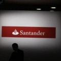 El Banco Santander despide por “ineptitud” a una empleada traumatizada por un atraco