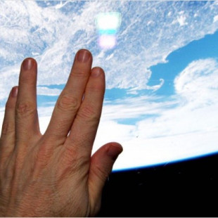 La despedida más bonita a Leonard Nimoy es esta desde el espacio