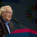 Noam Chomsky: "El lenguaje es genético y no evolucionó desde que el humano salió de África"