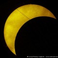 Eclipse solar con la ISS cruzando