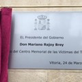 Retirada ya la placa que Rajoy inauguró ayer en Vitoria por el Memorial de Víctimas del Terrorismo