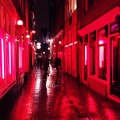 Las prostitutas de Amsterdam se manifiestan de nuevo en contra del cierre de las vitrinas del barrio rojo (ENG)