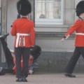 Guardia de Buckingham protagoniza un doloroso momento