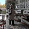 Científica viaja a Chernobyl y se fotografía en la sala de control del reactor [ENG]