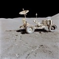 En la Luna hay tres coches aparcados
