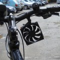 Inventor rumano de 16 años ha creado un cargador de móvil para la bici por 5$
