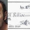 Hombre detenido por intentar cobrar un cheque de 368 mil millones de dólares