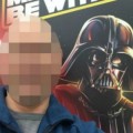 Hombre  linchado en facebook por ser un pervertido en realidad sólo se estaba sacando una selfie con Darth Vader [ENG]