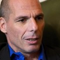 Varoufakis: “¡Los acreedores quieren salarios por debajo de los 700 euros!”