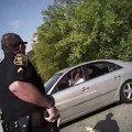 Policía dimite tras lanzar un Taser y spray pimienta a un conductor que estaba teniendo un infarto cerebral (en inglés)