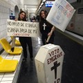 Los españoles emigrados protestan en el extranjero por las trabas que les han impedido votar