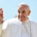 El Papa Francisco además de cerrar 3000 cuentas sospechosas durante el 2014, aumentó drásticamente los beneficios