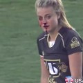 Jugadora de rugby realiza dos placajes después de romperse la nariz (en inglés)