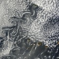 Las Islas Canarias creando vórtices von Karman en las nubes (ING)