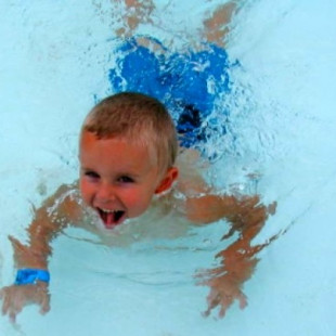 Cómo afecta a la salud dental el cloro de las piscinas