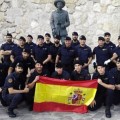 Amaiur pregunta al Gobierno del PP por la foto de guardias civiles junto a una estatua de Franco