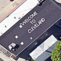Escribe "Welcome to Cleveland" en su tejado un habitante de Milwaukee para trollear a los pasajeros de aviones