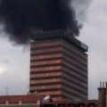 Aparatoso incendio en el tejado del Corte Inglés, en Bilbao